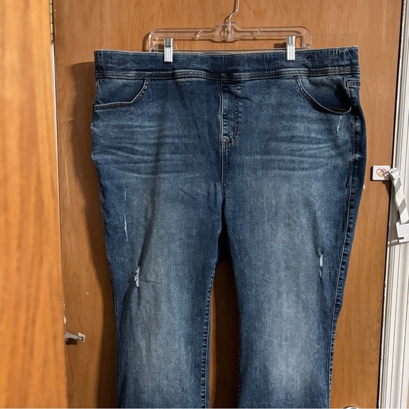 Torrid Lean Jean Boot Cut Medium Wash with Distressed Look Size 4S - Picture 1 of 5